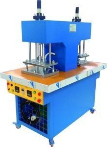 Machine numérique automatique de gravure de vêtements à haute fréquence hydraulique