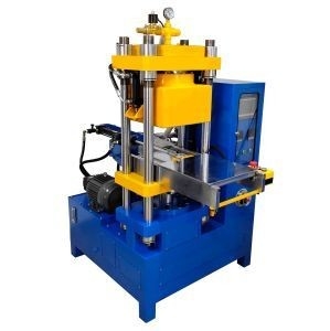 Machine de pressage à gravure à vide à vulcanisation, machine de fabrication d'étiquettes PVC