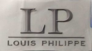 Un bon prix. Logo de marque de marque de vêtement en ligne