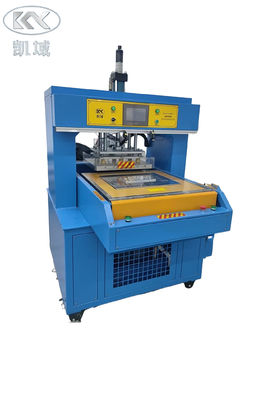 Un bon prix. Machine de gravure des étiquettes en silicone thermique CE 18 kW en ligne