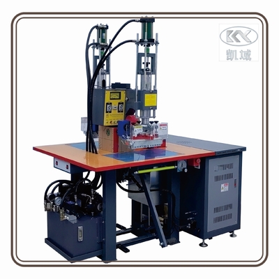Machine d'emboutissage de vêtements Impression TPU à grande vitesse et conformité réglementaire Pour répondre aux normes de marque et réglementaires