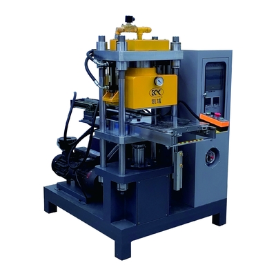 Machine d'étiquetage en silicone professionnelle et haute performance pour la fabrication d'étiquettes en caoutchouc pour vêtements de travail