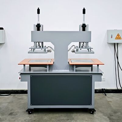 Un bon prix. KY-0205 Machine de gravure hydraulique de vêtements à double tête avec contrôle de température précis et panneau de commande numérique réglable de pression en ligne